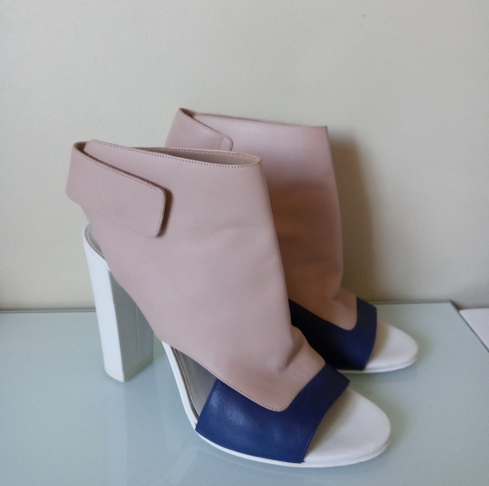 VINCE AGATHA PEEP-TOE BOOTIE